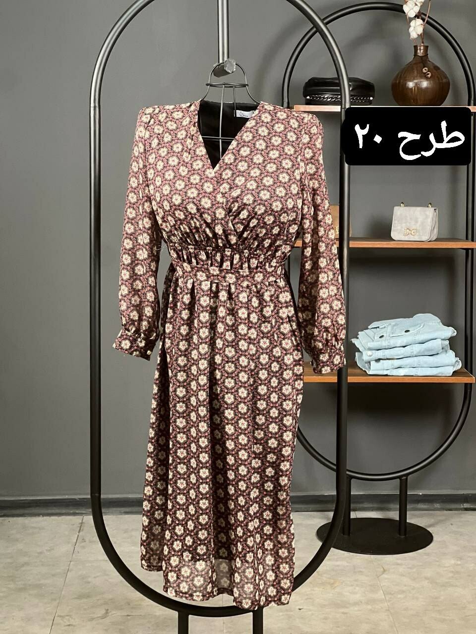 پیراهن حریر چپ و راستی ۱۳۴۲